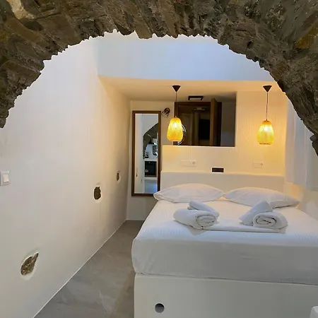 Daire Steni, Tinos Stení