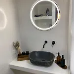 Steni, Tinos Lejlighed Stení