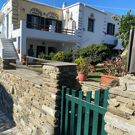 Steni, Tinos Lejlighed *